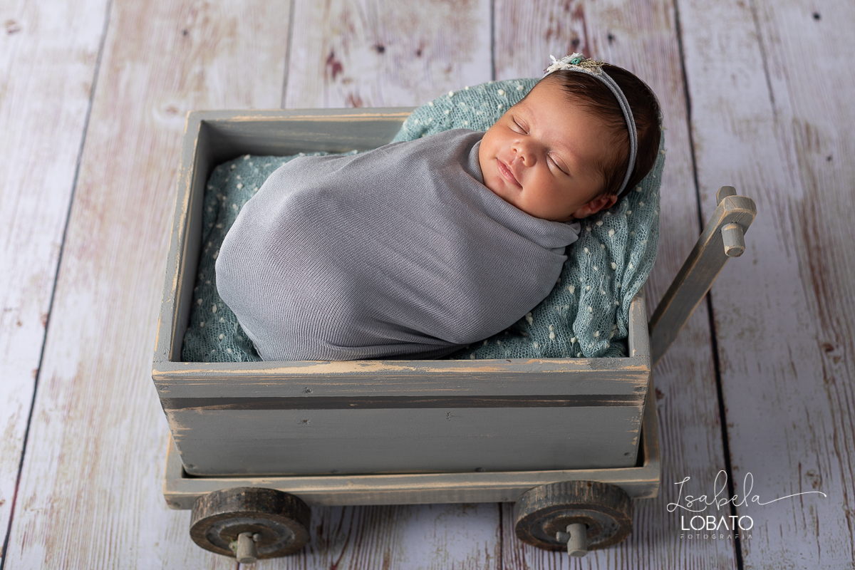 ensaio-fotografico-newborn-foto-de-recem-nascido-bebe-fotografa-de-newborn-e-bebes-em-barbacena-isabela-lobato-fotografia-a-melhor-fotografa-em-barbacena-estudio-fotografico-infantil-em-barbacena-book-de-recem-nascido-fotografia-de-recem-nascido-ensaios