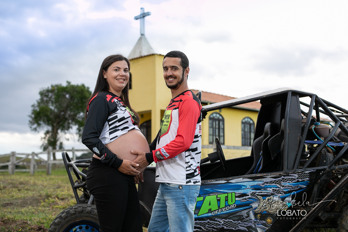 ensaio-gestante-externo-em-barbacena-sitio-turinhos-motos-barbacena-mg-ensaio-gestante-carro-de-trilha-gaiola-para-trilha-gestante-aventureira-fazendo-trilha-pista-de-motos-ensaio-gestante-em-carro-de-trilha-fotografa-de-gestante-barbacena-isabela-lobato
