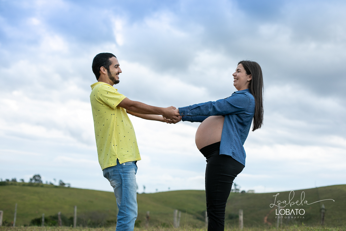 ensaio-gestante-externo-em-barbacena-sitio-turinhos-motos-barbacena-mg-ensaio-gestante-carro-de-trilha-gaiola-para-trilha-gestante-aventureira-fazendo-trilha-pista-de-motos-ensaio-gestante-em-carro-de-trilha-fotografa-de-gestante-barbacena-isabela-lobato