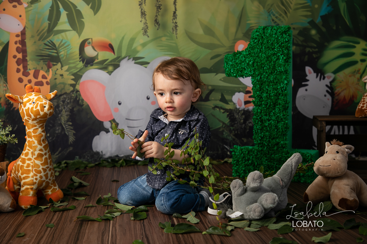 esmagando-o-bolo-smash-the-cake-
child-photography-a-hora-do-bolo-tema-de-festa-safari-ensaio-fotografico-safari-aniversário-de-um-ano-safari-fotografa-infantil-em-minas-gerais-melhor-fotografa-de-barbacena-isabela-lobato-estudio-fotografico-barbacena-mg