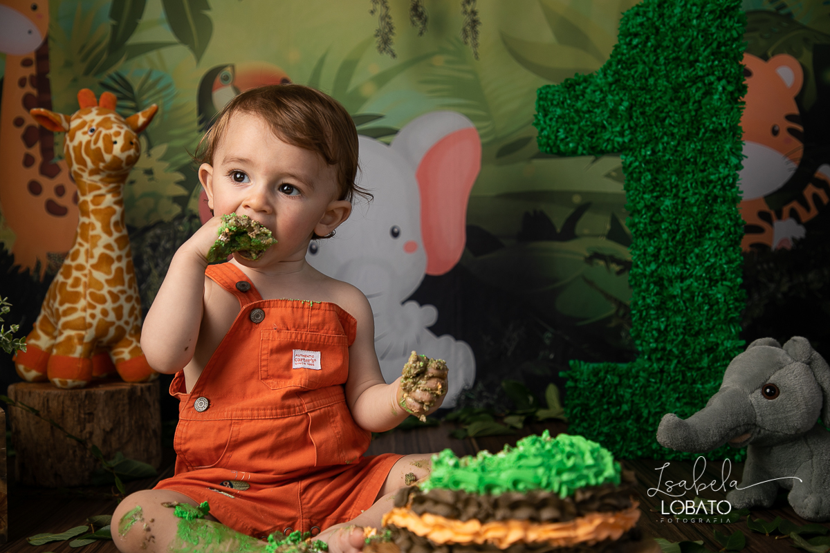 esmagando-o-bolo-smash-the-cake-
child-photography-a-hora-do-bolo-tema-de-festa-safari-ensaio-fotografico-safari-aniversário-de-um-ano-safari-fotografa-infantil-em-minas-gerais-melhor-fotografa-de-barbacena-isabela-lobato-estudio-fotografico-barbacena-mg