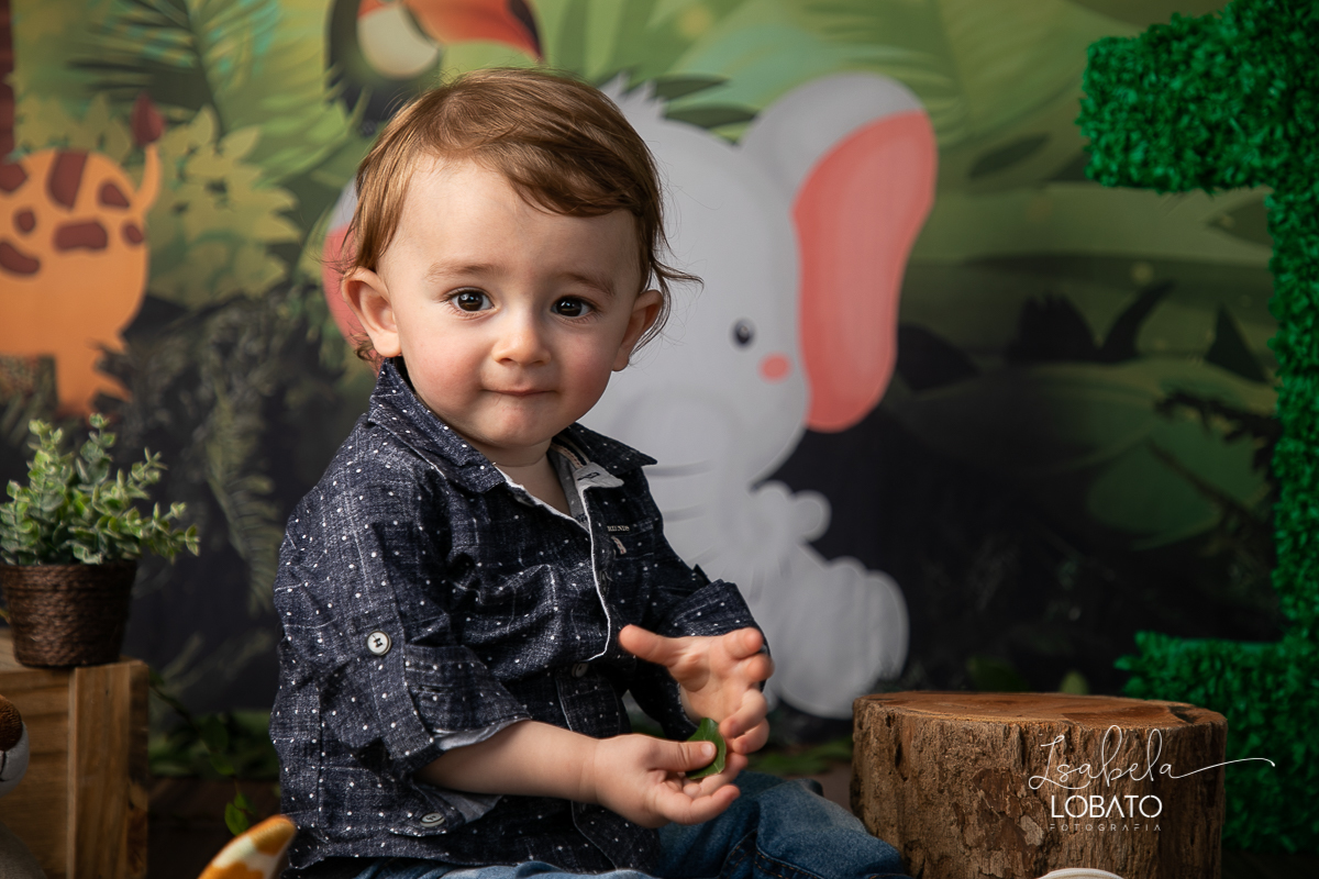 esmagando-o-bolo-smash-the-cake-
child-photography-a-hora-do-bolo-tema-de-festa-safari-ensaio-fotografico-safari-aniversário-de-um-ano-safari-fotografa-infantil-em-minas-gerais-melhor-fotografa-de-barbacena-isabela-lobato-estudio-fotografico-barbacena-mg