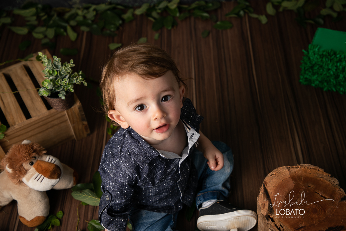 esmagando-o-bolo-smash-the-cake-
child-photography-a-hora-do-bolo-tema-de-festa-safari-ensaio-fotografico-safari-aniversário-de-um-ano-safari-fotografa-infantil-em-minas-gerais-melhor-fotografa-de-barbacena-isabela-lobato-estudio-fotografico-barbacena-mg