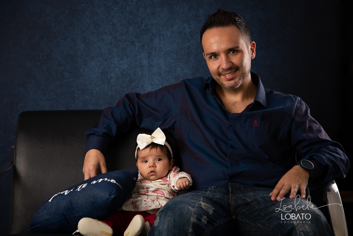 mini-sessao-fotografica-do-dia-dos-pais-2020-amor-de-pai-mundo-azul-tal-pai-tal-filho-roupa-pai-e-filho-pais&filho-foto-do-dia-dos-pais-2020-fotografa-em-barbacena-isabela-lobato-fotografia-ensaio-fotografico-do-dia-dos-pais-estudio-fotografico-barbacena