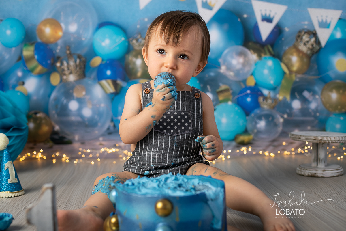 esmagando-o-bolo-smash-the-cake-
child-photography-a-hora-do-bolo-ensaio-fotografico-aniversário-de-um-ano-fotografa-infantil-em-minas-gerais-melhor-fotografa-de-barbacena-isabela-lobato-estudio-fotografico-barbacena-minas-gerais-fotografa-de-crianca