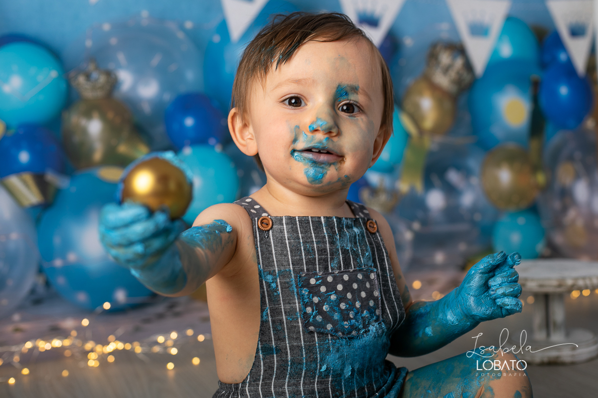 esmagando-o-bolo-smash-the-cake-
child-photography-a-hora-do-bolo-ensaio-fotografico-aniversário-de-um-ano-fotografa-infantil-em-minas-gerais-melhor-fotografa-de-barbacena-isabela-lobato-estudio-fotografico-barbacena-minas-gerais-fotografa-de-crianca