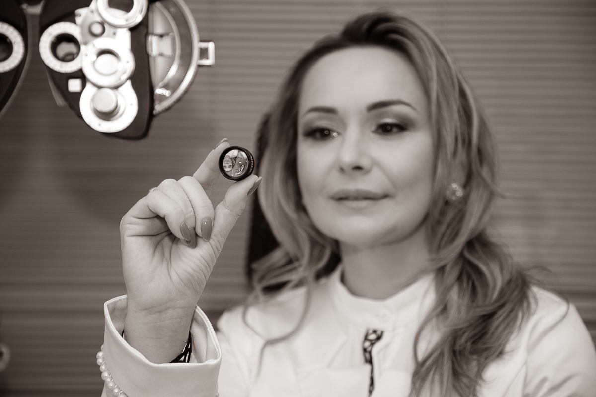 foto-biografia-foto-publicidade-fotografia-autoral-mkt-midias-digitais-marketing-digital-medica-oftalmologista-em-barbacena-medico-oculista-glaucoma-oftalmo-exame-de-vista-melhor-medica-de-barbacena-dra-franciele-vegini-fotografa-isabela-lobato-fotografia