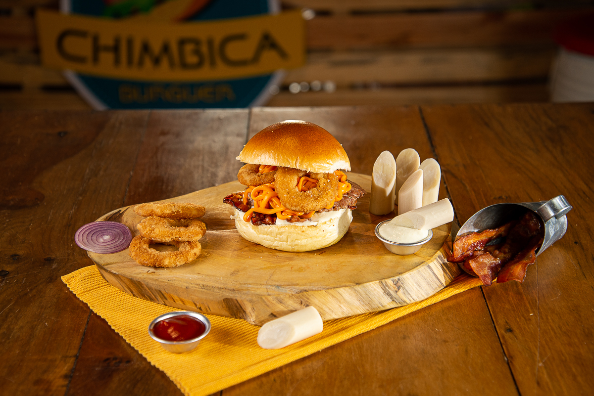 chimbica-burguer-barbacena-lanchonete-movel-melhor-hamburguer-artesanal-barbacena-burguer-picanha-rucula-fotografia-de-hamburguer-artesanal-fotografa-de-alimentos-mkt-marketing-de-alimentos-marketing-digital-foto-hamburguer-foto-de-comida-isabela-lobato