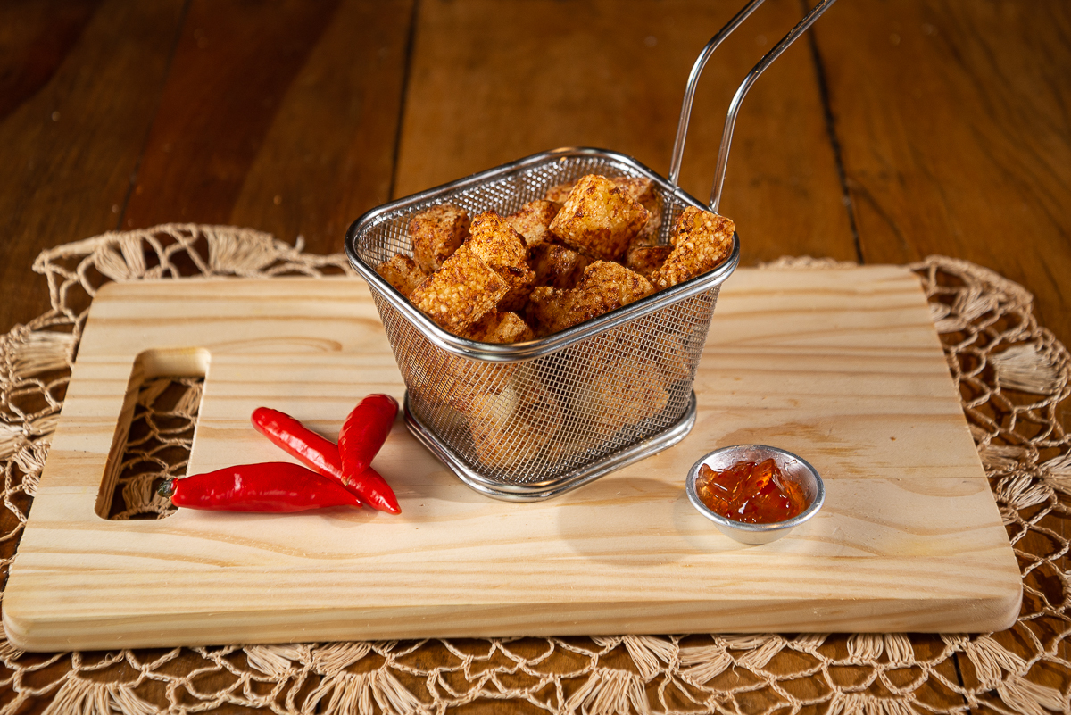 chimbica-burguer-barbacena-lanchonete-movel-melhor-hamburguer-artesanal-barbacena-dadinho-de-tapioca-fotografia-de-hamburguer-artesanal-fotografa-de-alimentos-mkt-marketing-de-alimentos-marketing-digital-foto-hamburguer-foto-de-comida-isabela-lobato