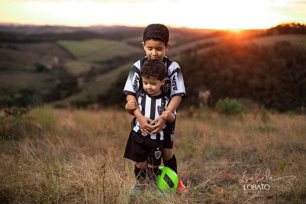 torcida-mirim-do-galo-clube-atletico-mineiro-atleticano-camisa-do-galo-infantil-uniforme-retro-do-galo-tabela-brasileirao-2020-clube-atletico-mineiro-campeonato-brasileiro-torcedor-atleticano-galoucura-galo-na-veia-chuteira-infantil-nike-chuteira-futsal
