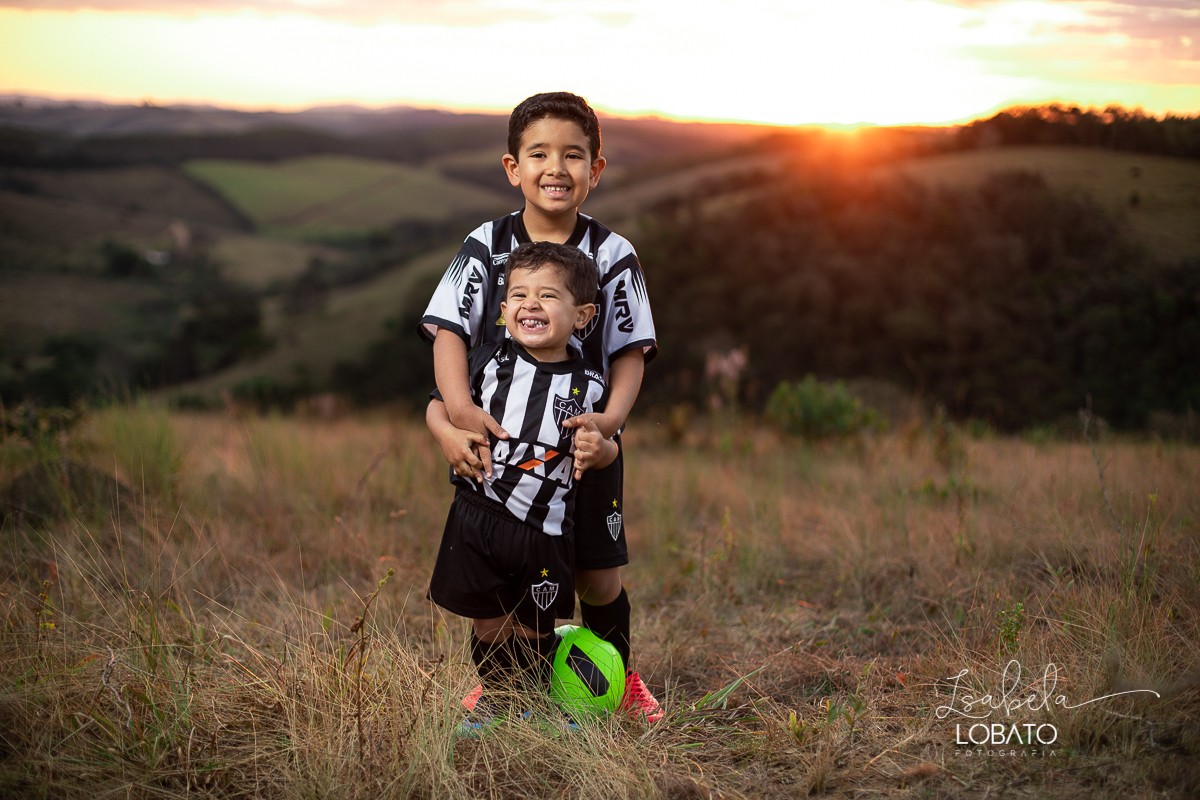torcida-mirim-do-galo-clube-atletico-mineiro-atleticano-camisa-do-galo-infantil-uniforme-retro-do-galo-tabela-brasileirao-2020-clube-atletico-mineiro-campeonato-brasileiro-torcedor-atleticano-galoucura-galo-na-veia-chuteira-infantil-nike-chuteira-futsal