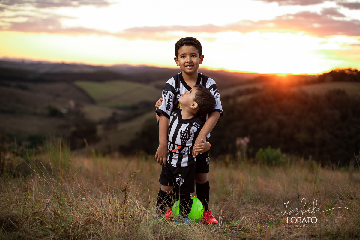 torcida-mirim-do-galo-clube-atletico-mineiro-atleticano-camisa-do-galo-infantil-uniforme-retro-do-galo-tabela-brasileirao-2020-clube-atletico-mineiro-campeonato-brasileiro-torcedor-atleticano-galoucura-galo-na-veia-chuteira-infantil-nike-chuteira-futsal