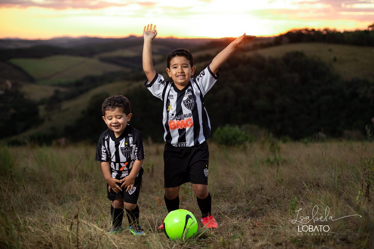 torcida-mirim-do-galo-clube-atletico-mineiro-atleticano-camisa-do-galo-infantil-uniforme-retro-do-galo-tabela-brasileirao-2020-clube-atletico-mineiro-campeonato-brasileiro-torcedor-atleticano-galoucura-galo-na-veia-chuteira-infantil-nike-chuteira-futsal