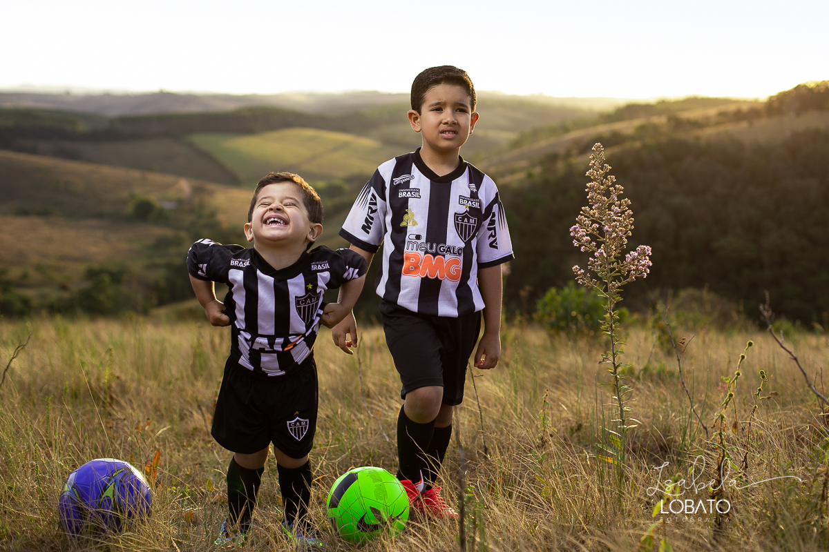 torcida-mirim-do-galo-clube-atletico-mineiro-atleticano-camisa-do-galo-infantil-uniforme-retro-do-galo-tabela-brasileirao-2020-clube-atletico-mineiro-campeonato-brasileiro-torcedor-atleticano-galoucura-galo-na-veia-chuteira-infantil-nike-chuteira-futsal