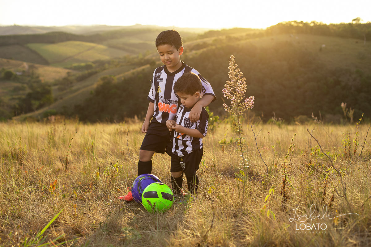 torcida-mirim-do-galo-clube-atletico-mineiro-atleticano-camisa-do-galo-infantil-uniforme-retro-do-galo-tabela-brasileirao-2020-clube-atletico-mineiro-campeonato-brasileiro-torcedor-atleticano-galoucura-galo-na-veia-chuteira-infantil-nike-chuteira-futsal