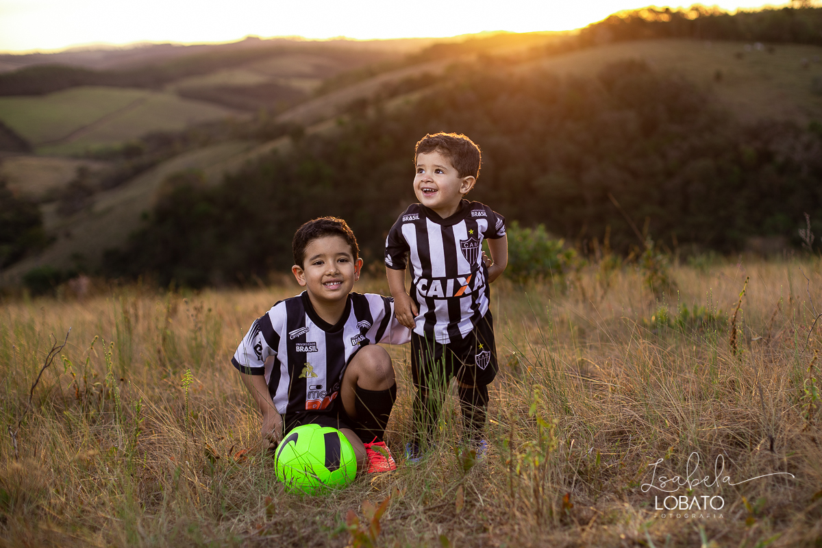 torcida-mirim-do-galo-clube-atletico-mineiro-atleticano-camisa-do-galo-infantil-uniforme-retro-do-galo-tabela-brasileirao-2020-clube-atletico-mineiro-campeonato-brasileiro-torcedor-atleticano-galoucura-galo-na-veia-chuteira-infantil-nike-chuteira-futsal