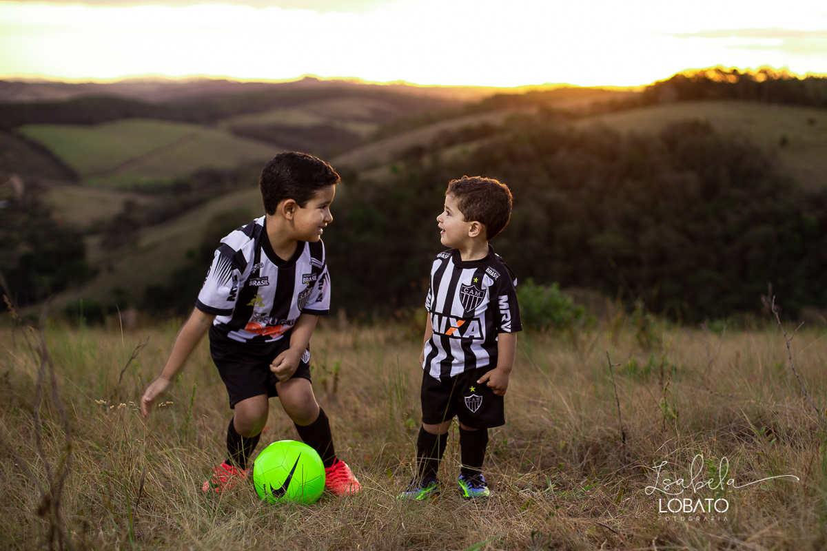 torcida-mirim-do-galo-clube-atletico-mineiro-atleticano-camisa-do-galo-infantil-uniforme-retro-do-galo-tabela-brasileirao-2020-clube-atletico-mineiro-campeonato-brasileiro-torcedor-atleticano-galoucura-galo-na-veia-chuteira-infantil-nike-chuteira-futsal