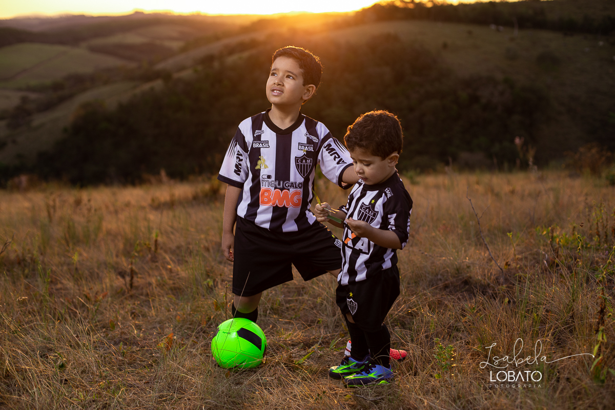 torcida-mirim-do-galo-clube-atletico-mineiro-atleticano-camisa-do-galo-infantil-uniforme-retro-do-galo-tabela-brasileirao-2020-clube-atletico-mineiro-campeonato-brasileiro-torcedor-atleticano-galoucura-galo-na-veia-chuteira-infantil-nike-chuteira-futsal