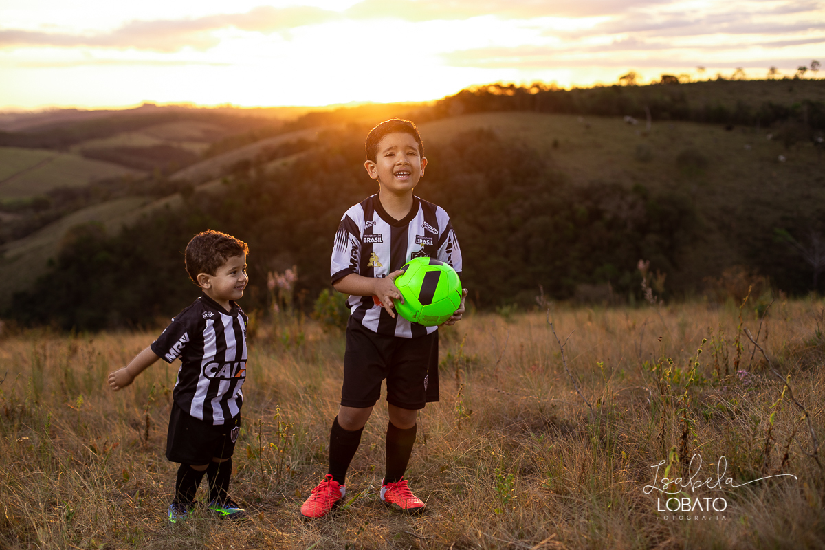 torcida-mirim-do-galo-clube-atletico-mineiro-atleticano-camisa-do-galo-infantil-uniforme-retro-do-galo-tabela-brasileirao-2020-clube-atletico-mineiro-campeonato-brasileiro-torcedor-atleticano-galoucura-galo-na-veia-chuteira-infantil-nike-chuteira-futsal