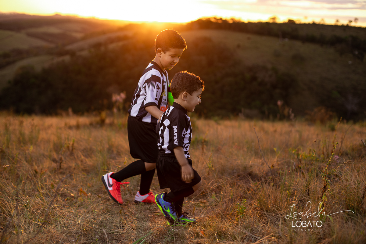 torcida-mirim-do-galo-clube-atletico-mineiro-atleticano-camisa-do-galo-infantil-uniforme-retro-do-galo-tabela-brasileirao-2020-clube-atletico-mineiro-campeonato-brasileiro-torcedor-atleticano-galoucura-galo-na-veia-chuteira-infantil-nike-chuteira-futsal
