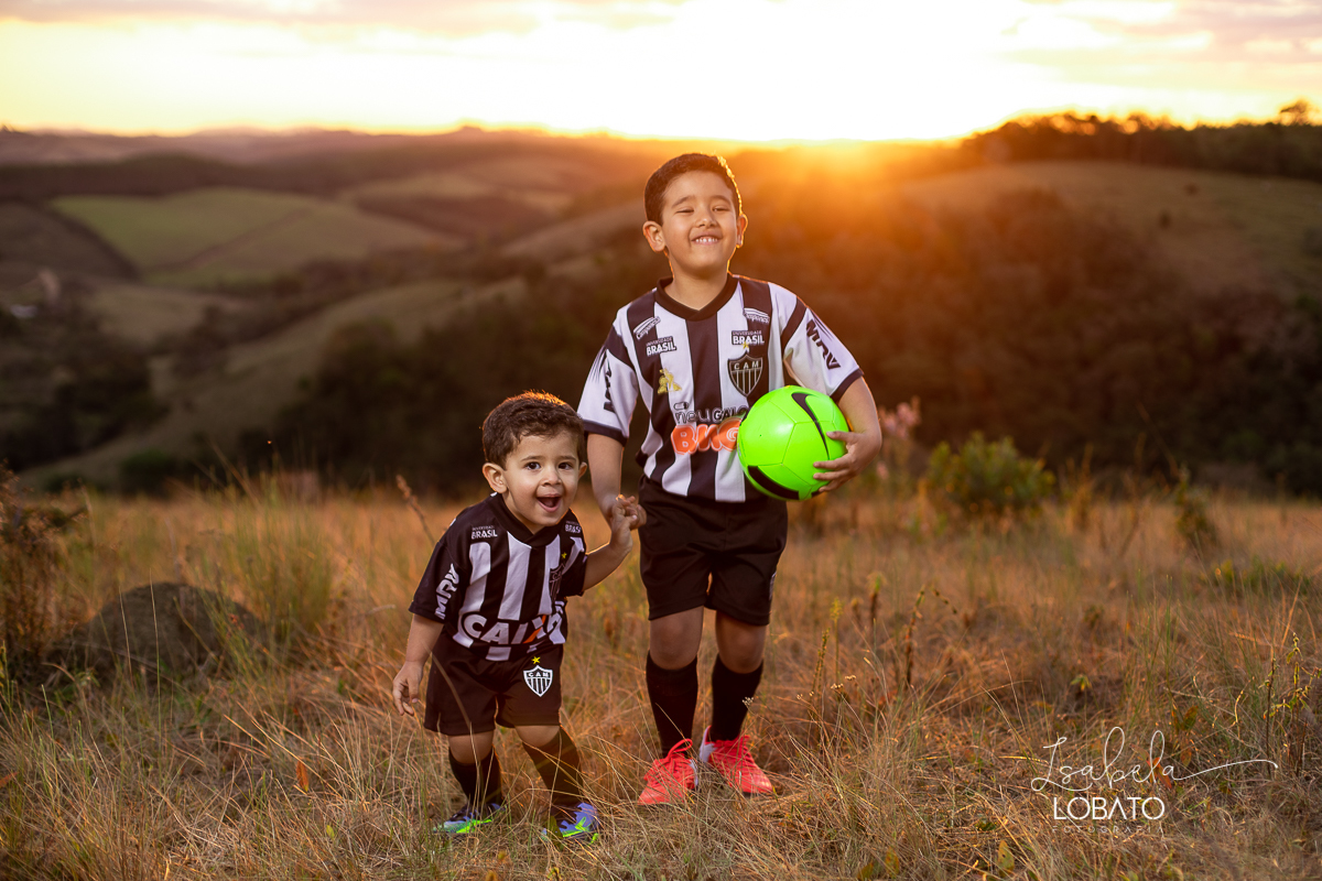 torcida-mirim-do-galo-clube-atletico-mineiro-atleticano-camisa-do-galo-infantil-uniforme-retro-do-galo-tabela-brasileirao-2020-clube-atletico-mineiro-campeonato-brasileiro-torcedor-atleticano-galoucura-galo-na-veia-chuteira-infantil-nike-chuteira-futsal