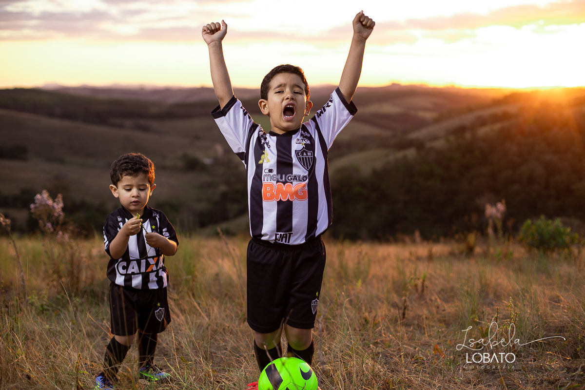 torcida-mirim-do-galo-clube-atletico-mineiro-atleticano-camisa-do-galo-infantil-uniforme-retro-do-galo-tabela-brasileirao-2020-clube-atletico-mineiro-campeonato-brasileiro-torcedor-atleticano-galoucura-galo-na-veia-chuteira-infantil-nike-chuteira-futsal