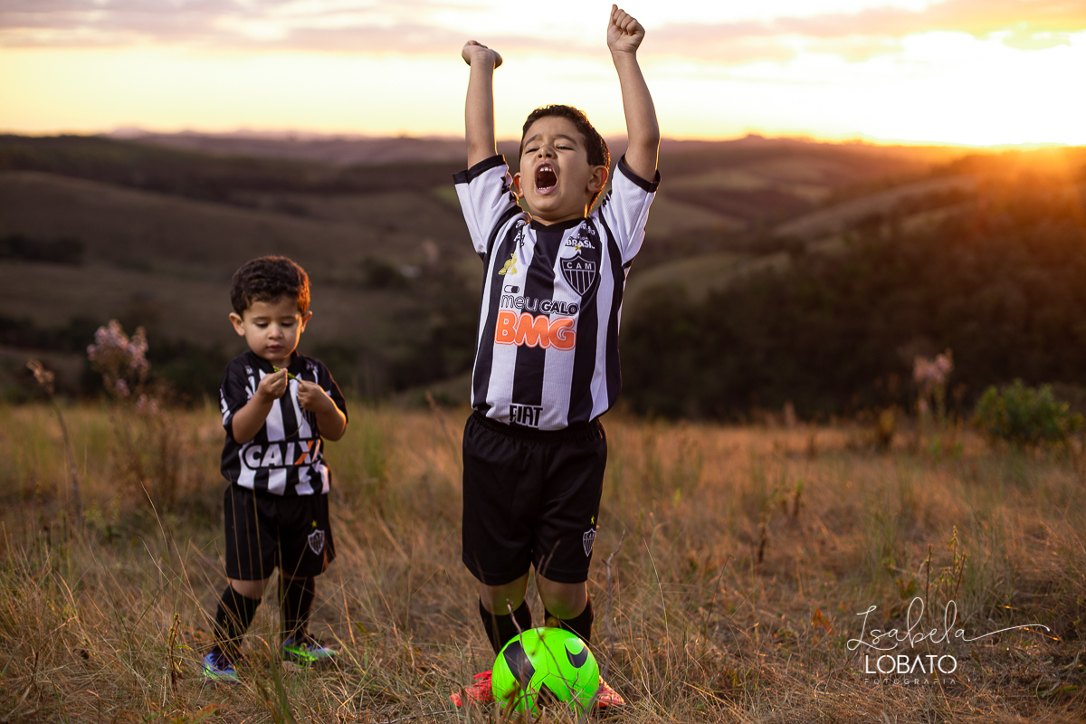 torcida-mirim-do-galo-clube-atletico-mineiro-atleticano-camisa-do-galo-infantil-uniforme-retro-do-galo-tabela-brasileirao-2020-clube-atletico-mineiro-campeonato-brasileiro-torcedor-atleticano-galoucura-galo-na-veia-chuteira-infantil-nike-chuteira-futsal