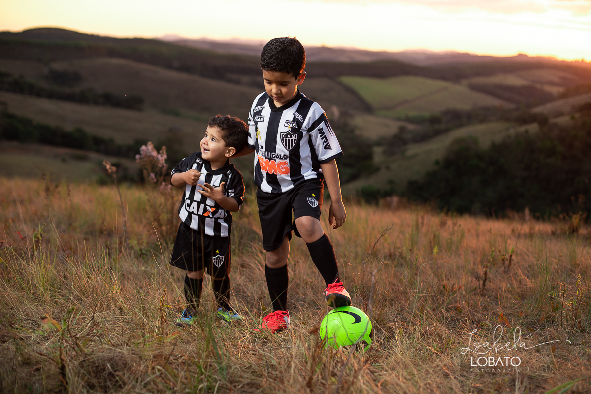 torcida-mirim-do-galo-clube-atletico-mineiro-atleticano-camisa-do-galo-infantil-uniforme-retro-do-galo-tabela-brasileirao-2020-clube-atletico-mineiro-campeonato-brasileiro-torcedor-atleticano-galoucura-galo-na-veia-chuteira-infantil-nike-chuteira-futsal