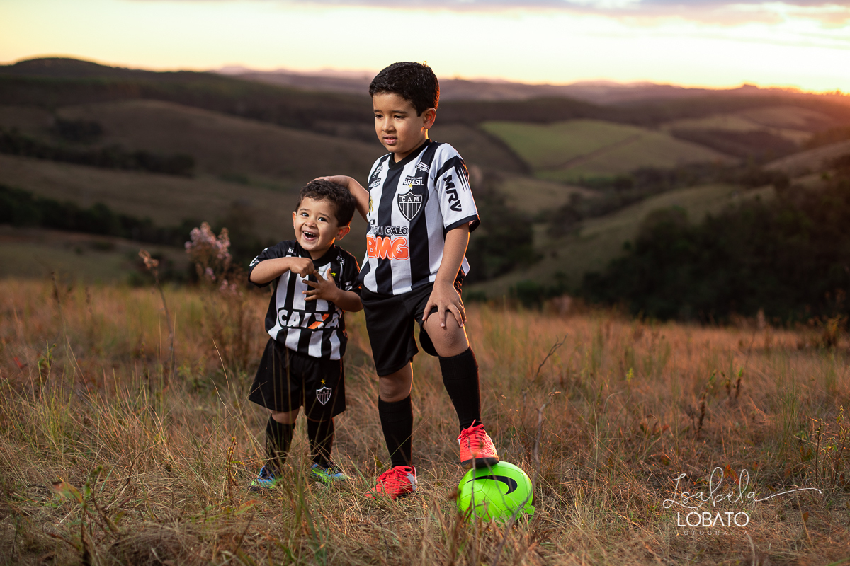 torcida-mirim-do-galo-clube-atletico-mineiro-atleticano-camisa-do-galo-infantil-uniforme-retro-do-galo-tabela-brasileirao-2020-clube-atletico-mineiro-campeonato-brasileiro-torcedor-atleticano-galoucura-galo-na-veia-chuteira-infantil-nike-chuteira-futsal