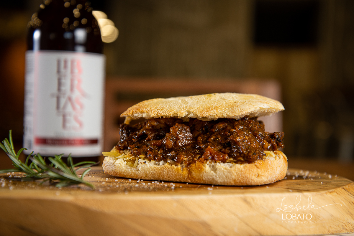 restaurante-sjdr-espaco-libertastes-cerveja-artesanal-libertastes-queijo-artesanal-chopp-saladas-sanduiche-croassant-hamburger-artesanal-risoto-chouriço-salada-pizza-mineira-costela-canjiquinha-foto-de-alimentos-fotografa-de-gastronomia-isabela-lobato