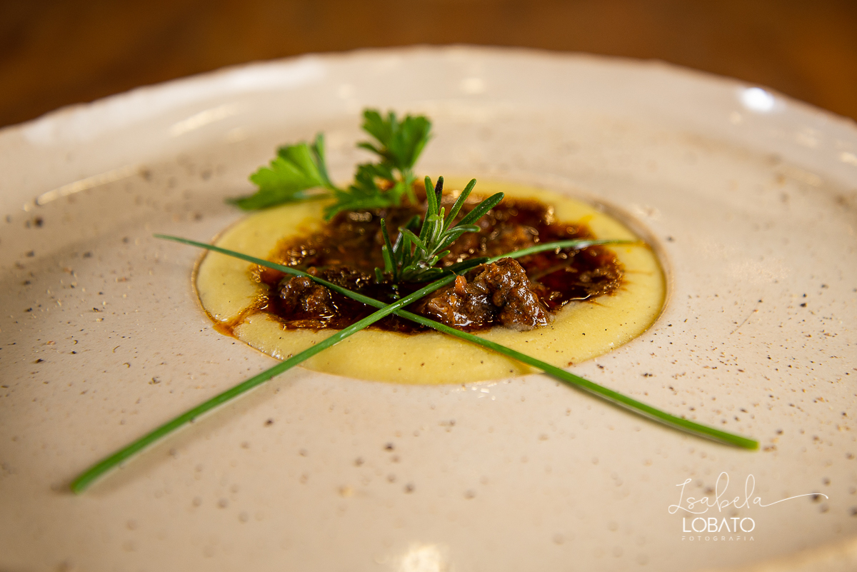 restaurante-sjdr-espaco-libertastes-cerveja-artesanal-libertastes-queijo-artesanal-chopp-saladas-sanduiche-croassant-hamburger-artesanal-risoto-chouriço-salada-pizza-mineira-costela-canjiquinha-foto-de-alimentos-fotografa-de-gastronomia-isabela-lobato