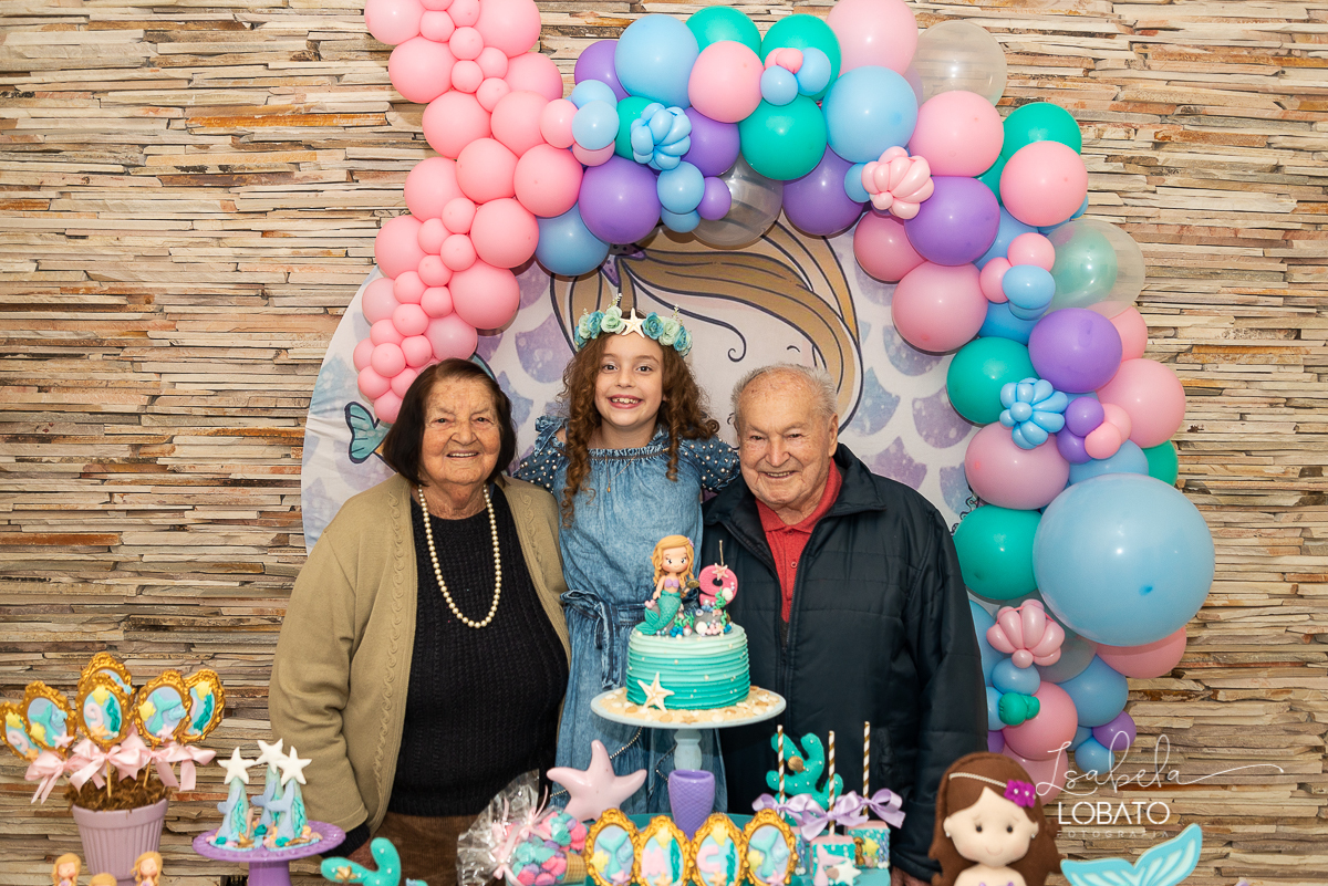 fique-em-casa-comemore-em-casa-festa-em-casa-festa-sereia-decoracao-sereia-fundo-do-mar-estrela-do-mar-festa-infantil-menina-fotografa-de-crianca-em-barbacena-isabela-lobato-fotografa-melhor-fotografa-de-barbacena-estudio-fotografico-em-barbacena-isabela