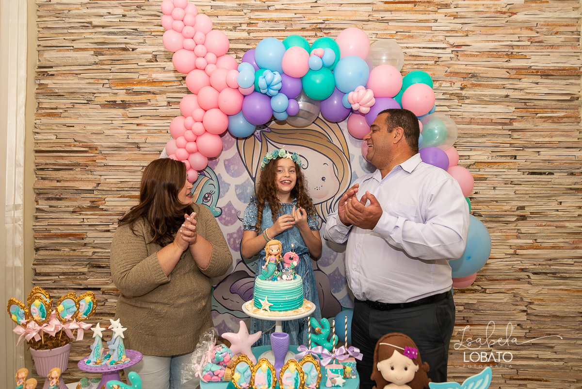 fique-em-casa-comemore-em-casa-festa-em-casa-festa-sereia-decoracao-sereia-fundo-do-mar-estrela-do-mar-festa-infantil-menina-fotografa-de-crianca-em-barbacena-isabela-lobato-fotografa-melhor-fotografa-de-barbacena-estudio-fotografico-em-barbacena-isabela