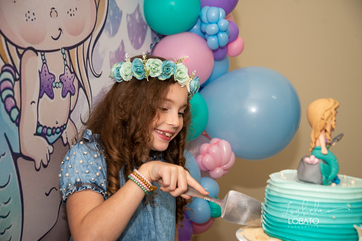fique-em-casa-comemore-em-casa-festa-em-casa-festa-sereia-decoracao-sereia-fundo-do-mar-estrela-do-mar-festa-infantil-menina-fotografa-de-crianca-em-barbacena-isabela-lobato-fotografa-melhor-fotografa-de-barbacena-estudio-fotografico-em-barbacena-isabela