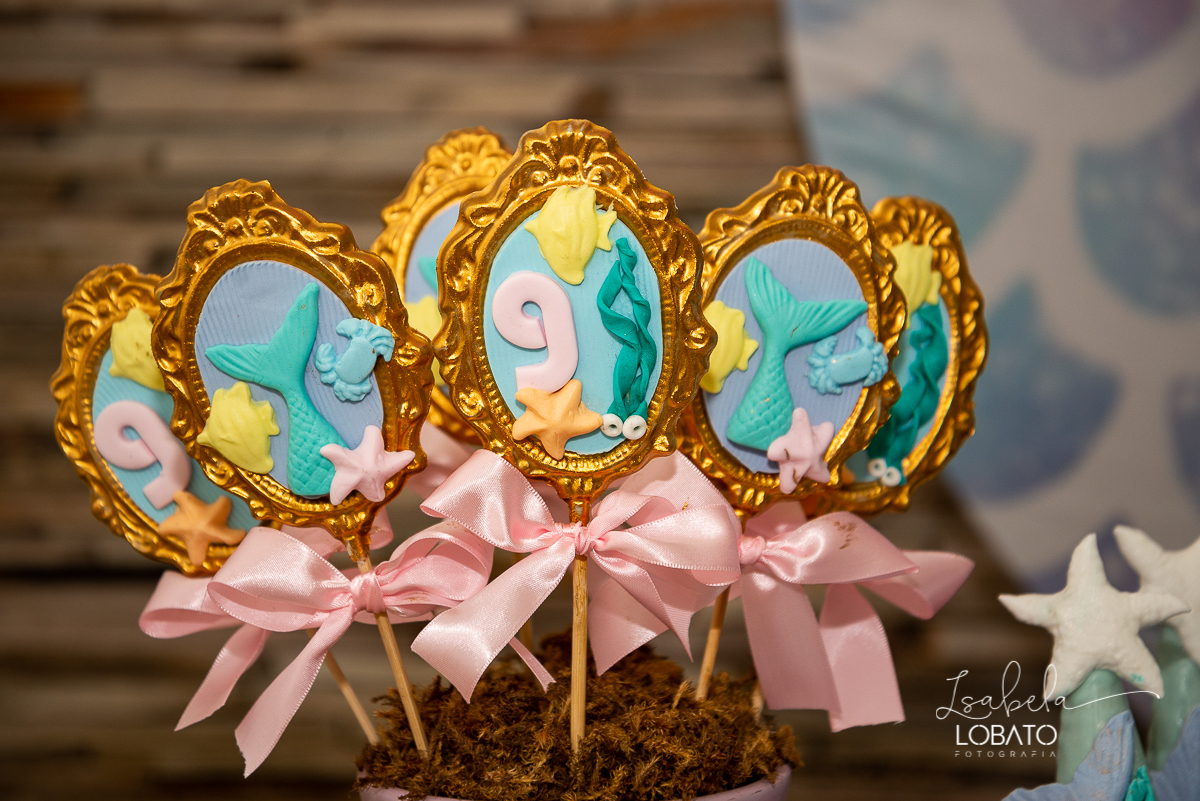 fique-em-casa-comemore-em-casa-festa-em-casa-festa-sereia-decoracao-sereia-fundo-do-mar-estrela-do-mar-festa-infantil-menina-fotografa-de-crianca-em-barbacena-isabela-lobato-fotografa-melhor-fotografa-de-barbacena-estudio-fotografico-em-barbacena-isabela