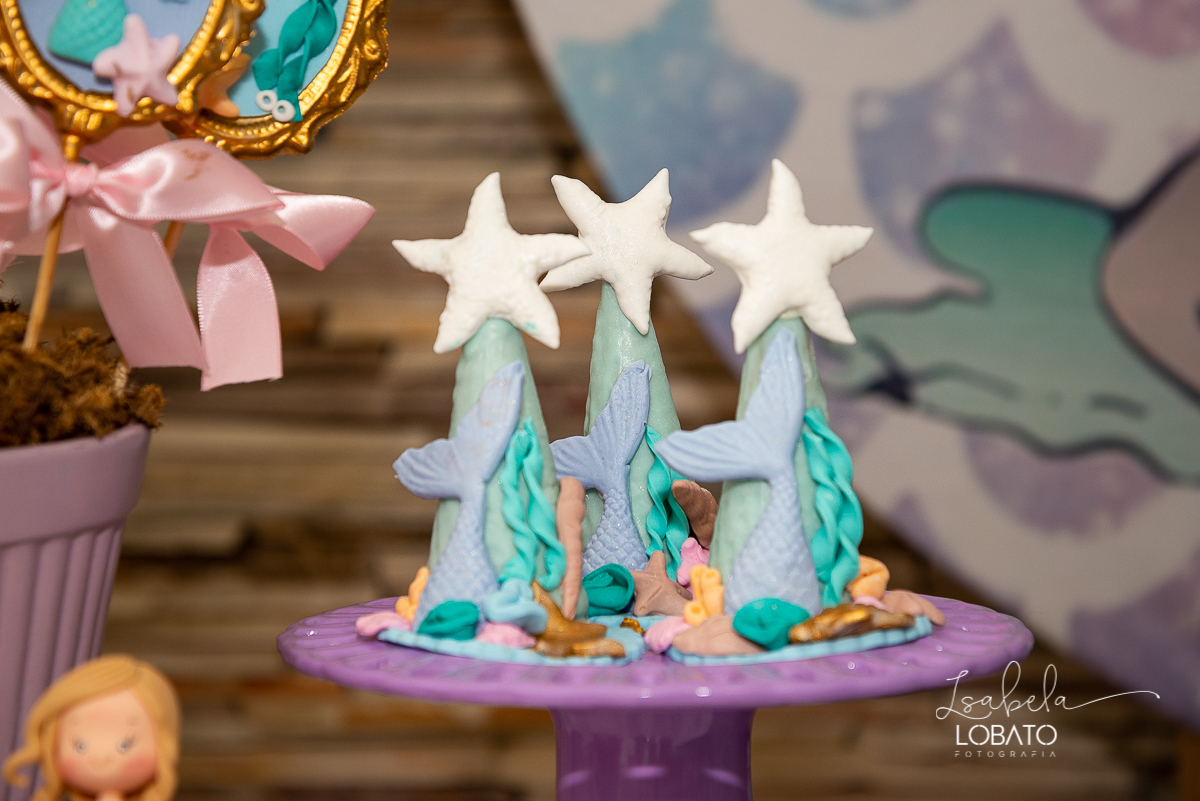 fique-em-casa-comemore-em-casa-festa-em-casa-festa-sereia-decoracao-sereia-fundo-do-mar-estrela-do-mar-festa-infantil-menina-fotografa-de-crianca-em-barbacena-isabela-lobato-fotografa-melhor-fotografa-de-barbacena-estudio-fotografico-em-barbacena-isabela