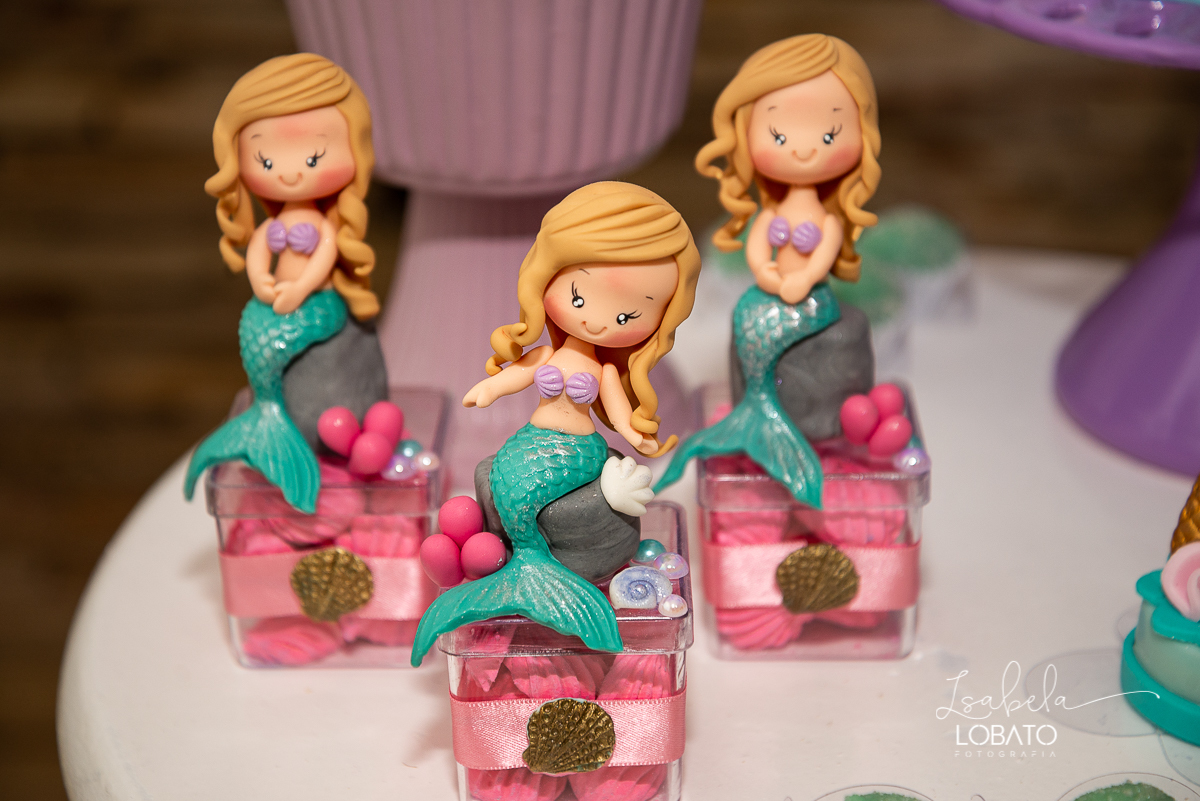 fique-em-casa-comemore-em-casa-festa-em-casa-festa-sereia-decoracao-sereia-fundo-do-mar-estrela-do-mar-festa-infantil-menina-fotografa-de-crianca-em-barbacena-isabela-lobato-fotografa-melhor-fotografa-de-barbacena-estudio-fotografico-em-barbacena-isabela