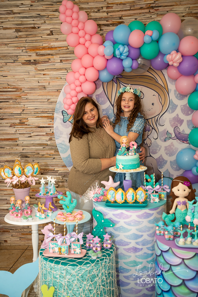 fique-em-casa-comemore-em-casa-festa-em-casa-festa-sereia-decoracao-sereia-fundo-do-mar-estrela-do-mar-festa-infantil-menina-fotografa-de-crianca-em-barbacena-isabela-lobato-fotografa-melhor-fotografa-de-barbacena-estudio-fotografico-em-barbacena-isabela