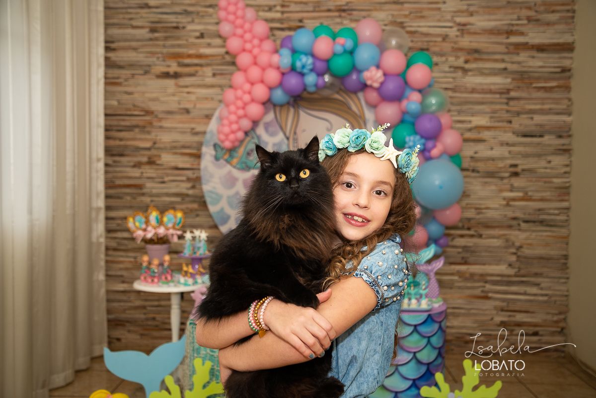 fique-em-casa-comemore-em-casa-festa-em-casa-festa-sereia-decoracao-sereia-fundo-do-mar-estrela-do-mar-festa-infantil-menina-fotografa-de-crianca-em-barbacena-isabela-lobato-fotografa-melhor-fotografa-de-barbacena-estudio-fotografico-em-barbacena-isabela