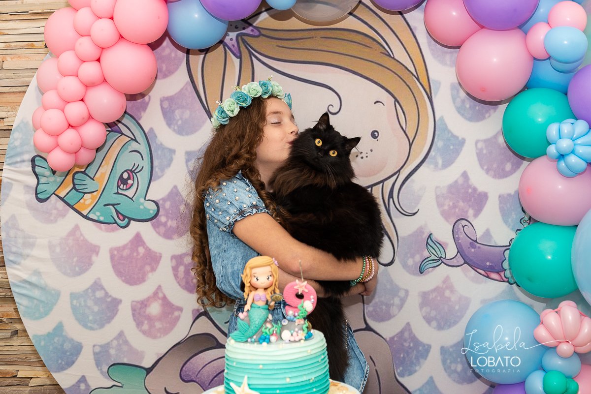 fique-em-casa-comemore-em-casa-festa-em-casa-festa-sereia-decoracao-sereia-fundo-do-mar-estrela-do-mar-festa-infantil-menina-fotografa-de-crianca-em-barbacena-isabela-lobato-fotografa-melhor-fotografa-de-barbacena-estudio-fotografico-em-barbacena-isabela