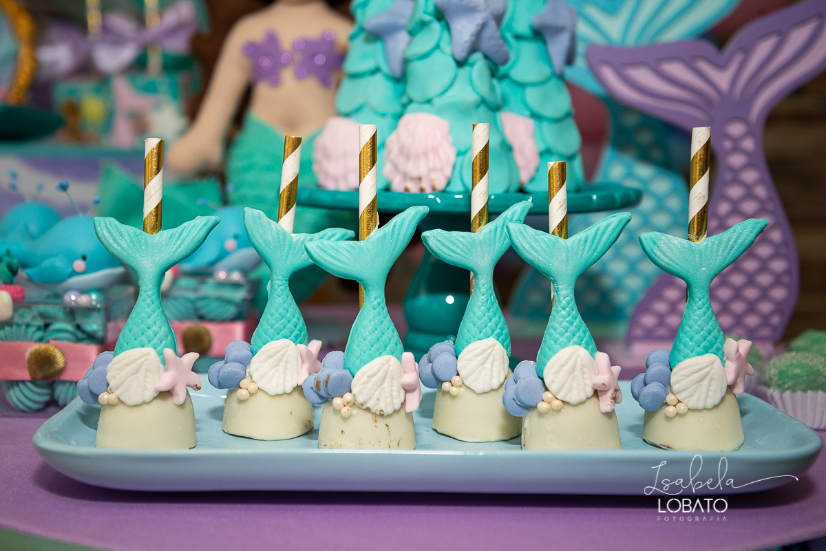 fique-em-casa-comemore-em-casa-festa-em-casa-festa-sereia-decoracao-sereia-fundo-do-mar-estrela-do-mar-festa-infantil-menina-fotografa-de-crianca-em-barbacena-isabela-lobato-fotografa-melhor-fotografa-de-barbacena-estudio-fotografico-em-barbacena-isabela