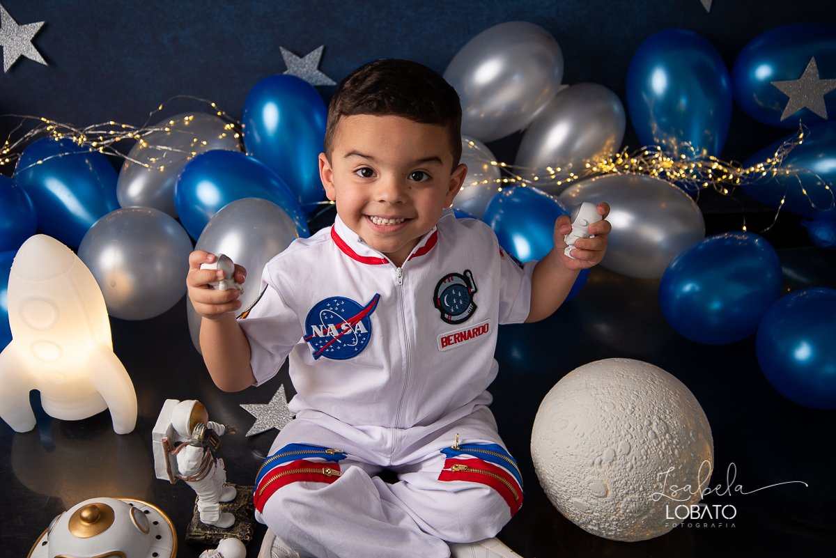 ensaio-fotografico-infantil-astronauta-foguete-macacao-astronauta-infantil-fantasia-de-astronauta-foguete-nave-espacial-homen-na-lua-estrelas-mundo-em-marte-outros-planetas-nasa-ensaio-de-astronauta-pequeno-astronauta-fotos-de-astronauta-fotografa-infanti