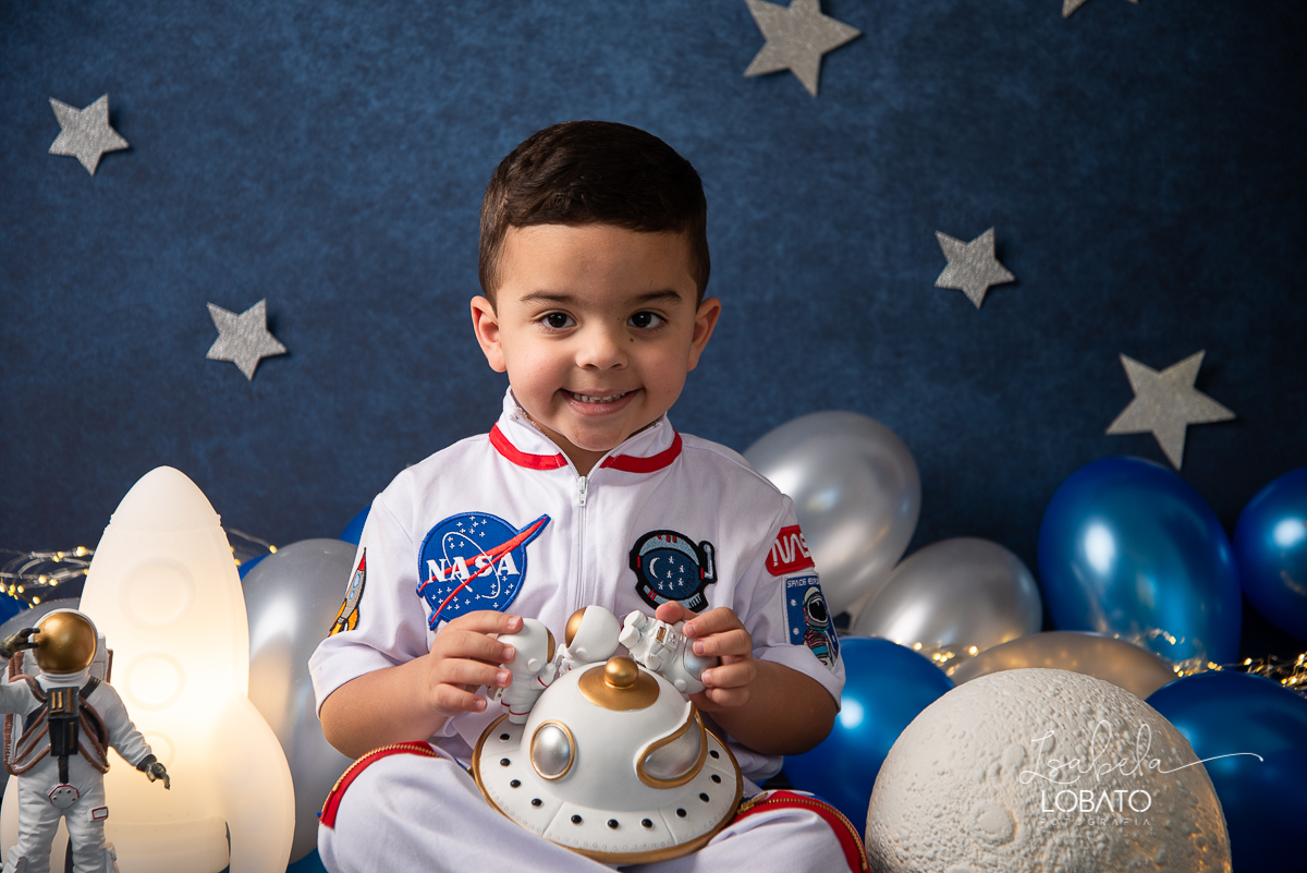 ensaio-fotografico-infantil-astronauta-foguete-macacao-astronauta-infantil-fantasia-de-astronauta-foguete-nave-espacial-homen-na-lua-estrelas-mundo-em-marte-outros-planetas-nasa-ensaio-de-astronauta-pequeno-astronauta-fotos-de-astronauta-fotografa-infanti