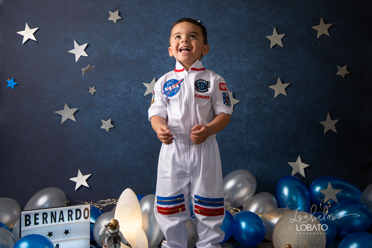ensaio-fotografico-infantil-astronauta-foguete-macacao-astronauta-infantil-fantasia-de-astronauta-foguete-nave-espacial-homen-na-lua-estrelas-mundo-em-marte-outros-planetas-nasa-ensaio-de-astronauta-pequeno-astronauta-fotos-de-astronauta-fotografa-infanti