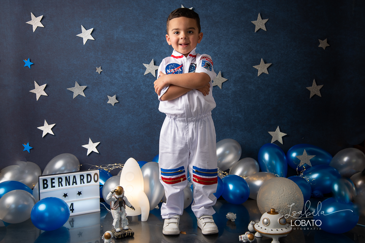 ensaio-fotografico-infantil-astronauta-foguete-macacao-astronauta-infantil-fantasia-de-astronauta-foguete-nave-espacial-homen-na-lua-estrelas-mundo-em-marte-outros-planetas-nasa-ensaio-de-astronauta-pequeno-astronauta-fotos-de-astronauta-fotografa-infanti