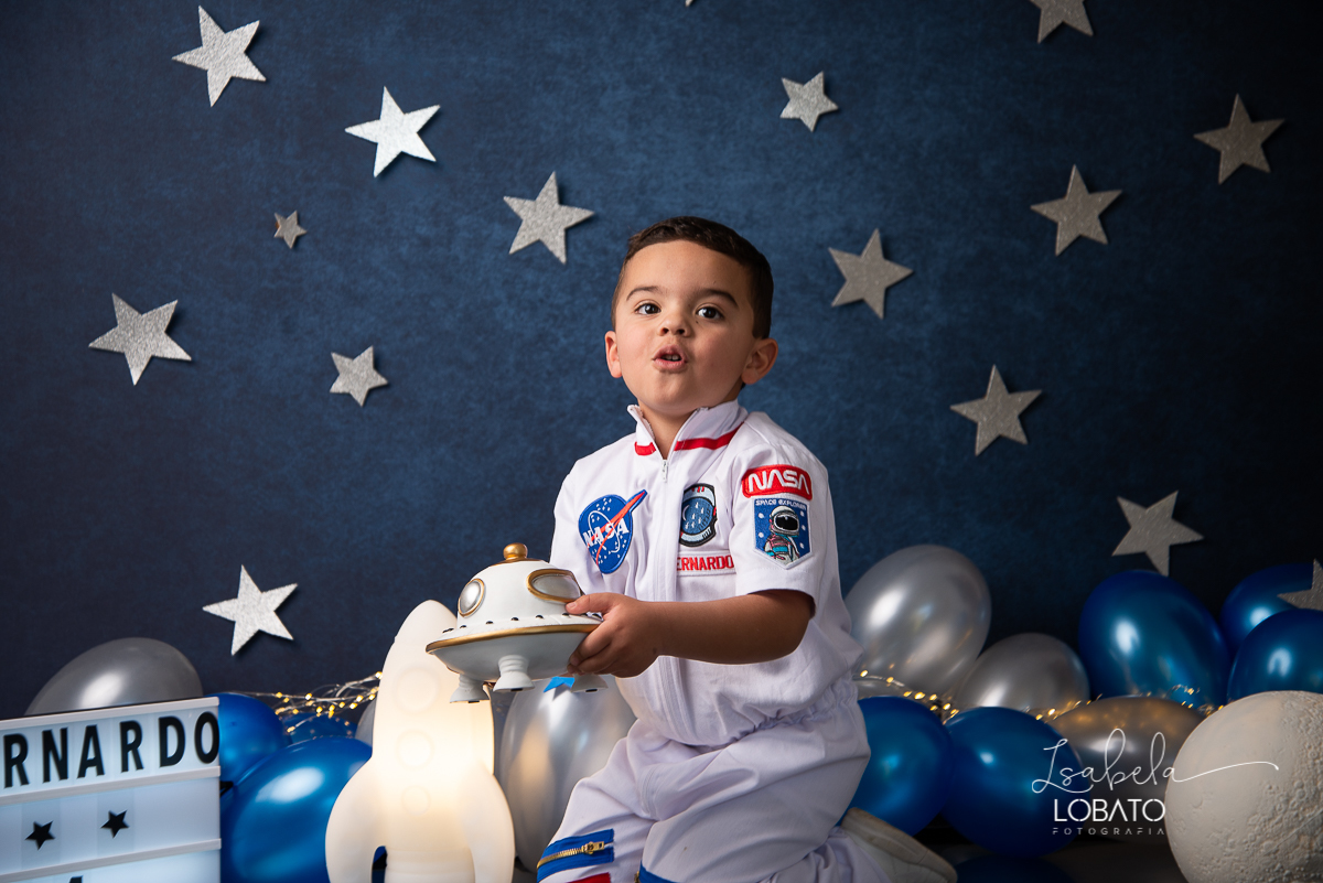 ensaio-fotografico-infantil-astronauta-foguete-macacao-astronauta-infantil-fantasia-de-astronauta-foguete-nave-espacial-homen-na-lua-estrelas-mundo-em-marte-outros-planetas-nasa-ensaio-de-astronauta-pequeno-astronauta-fotos-de-astronauta-fotografa-infanti