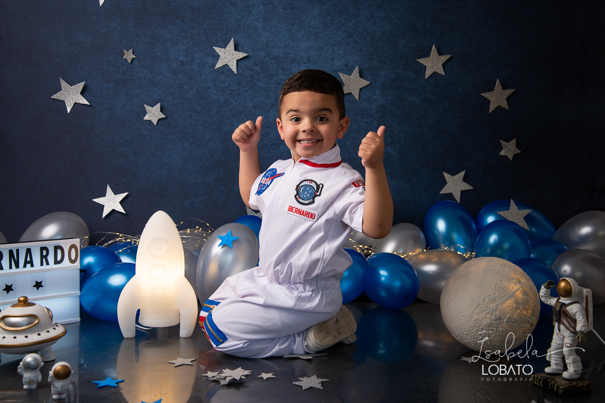 ensaio-fotografico-infantil-astronauta-foguete-macacao-astronauta-infantil-fantasia-de-astronauta-foguete-nave-espacial-homen-na-lua-estrelas-mundo-em-marte-outros-planetas-nasa-ensaio-de-astronauta-pequeno-astronauta-fotos-de-astronauta-fotografa-infanti