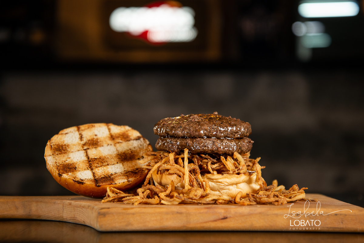 hamburguer-artesanal-burger-suculento-burger-artesanal-hamburger-fotos-de-hamburguer-fotografa-de-hamburguer-fotografa-de-alimentos-melhor-fotografa-de-gastronomia-de-minas-gerais-fotografia-de-comida-isabela-lobato-fotografia-gourmet-food-photography