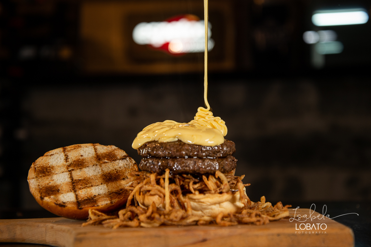 hamburguer-artesanal-burger-suculento-burger-artesanal-hamburger-fotos-de-hamburguer-fotografa-de-hamburguer-fotografa-de-alimentos-melhor-fotografa-de-gastronomia-de-minas-gerais-fotografia-de-comida-isabela-lobato-fotografia-gourmet-food-photography