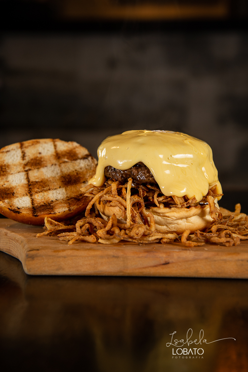 hamburguer-artesanal-burger-suculento-burger-artesanal-hamburger-fotos-de-hamburguer-fotografa-de-hamburguer-fotografa-de-alimentos-melhor-fotografa-de-gastronomia-de-minas-gerais-fotografia-de-comida-isabela-lobato-fotografia-gourmet-food-photography